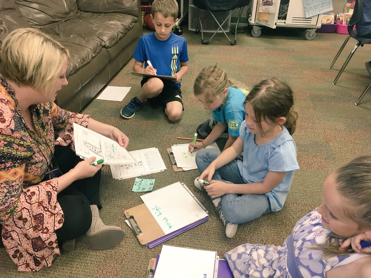 LivefromroomC5's tweet photo. We are so thankful for @JennaBrosette for coming to our classroom &amp; working with strategy groups during our writers workshop today! Writers learned to revise with ‘revision strips’ &amp; editing for sight words &amp; more! Thank you @JennaBrosette #WeAreHES #WeAreGCISD @GCISDHumanities https://t.co/GyZp5I1jDN