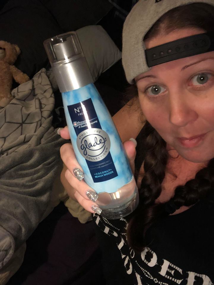 CrystalReilly16's tweet photo. @Glade Coconut Beachwood turning my bedroom into a vacation spot! #GotitFree #SmellsSooooooGood #WhoseGotMyMaiThai #TheBearLikesIt https://t.co/z99oeAtZU0