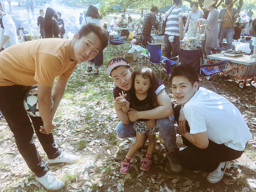 GYORIFYEBONm_m's tweet photo. 中学の時のクラスがみんな今もなお仲良いってありそうで案外ないのよね。 https://t.co/CqeHfTOlb3