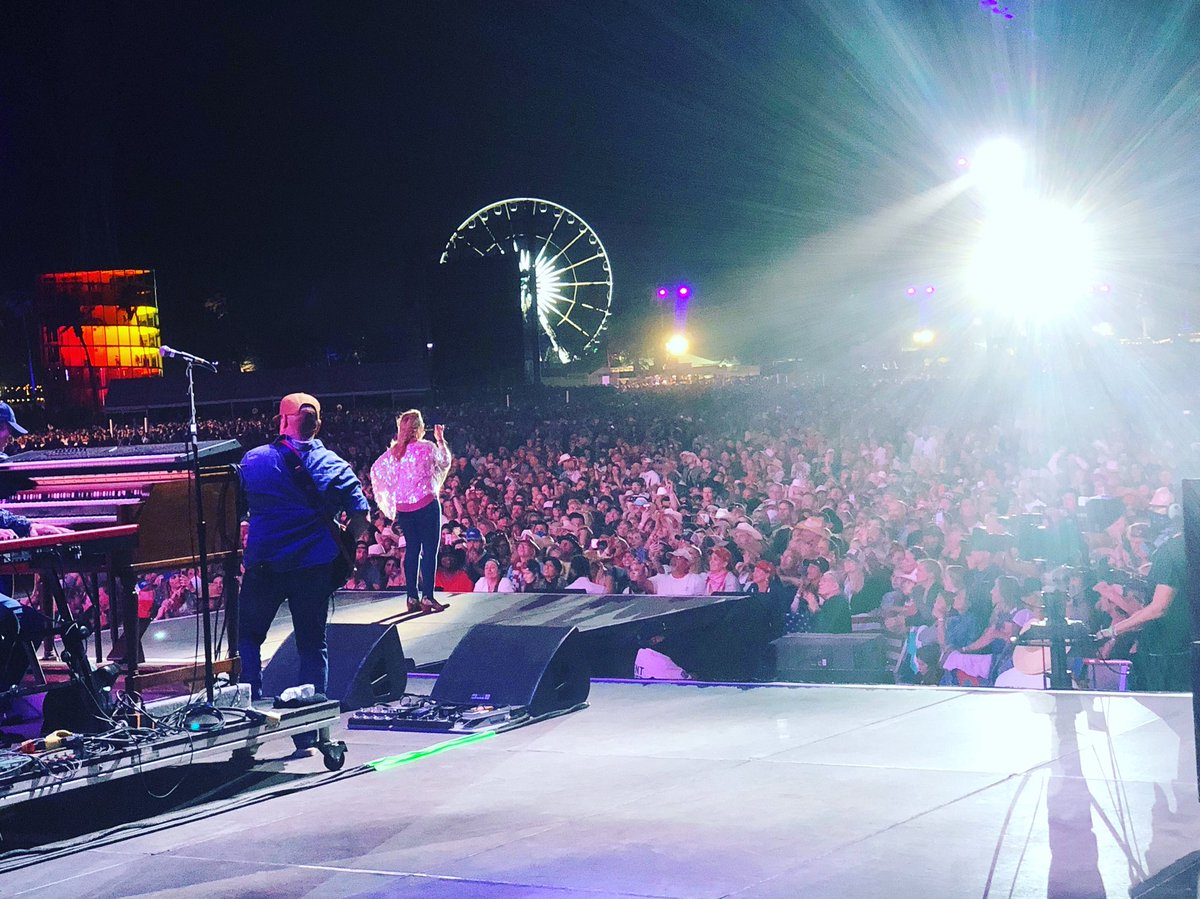 trishayearwood's tweet photo. I loved every minute of seeing all of you this weekend! Cheers to a great @Stagecoach and thanks for having a drink with me xoxo #AlohaTrisha https://t.co/QGzkpiv79v