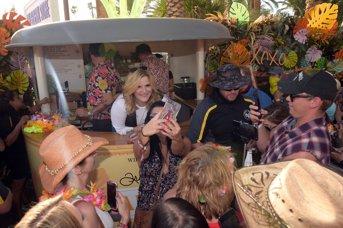 trishayearwood's tweet photo. I loved every minute of seeing all of you this weekend! Cheers to a great @Stagecoach and thanks for having a drink with me xoxo #AlohaTrisha https://t.co/QGzkpiv79v