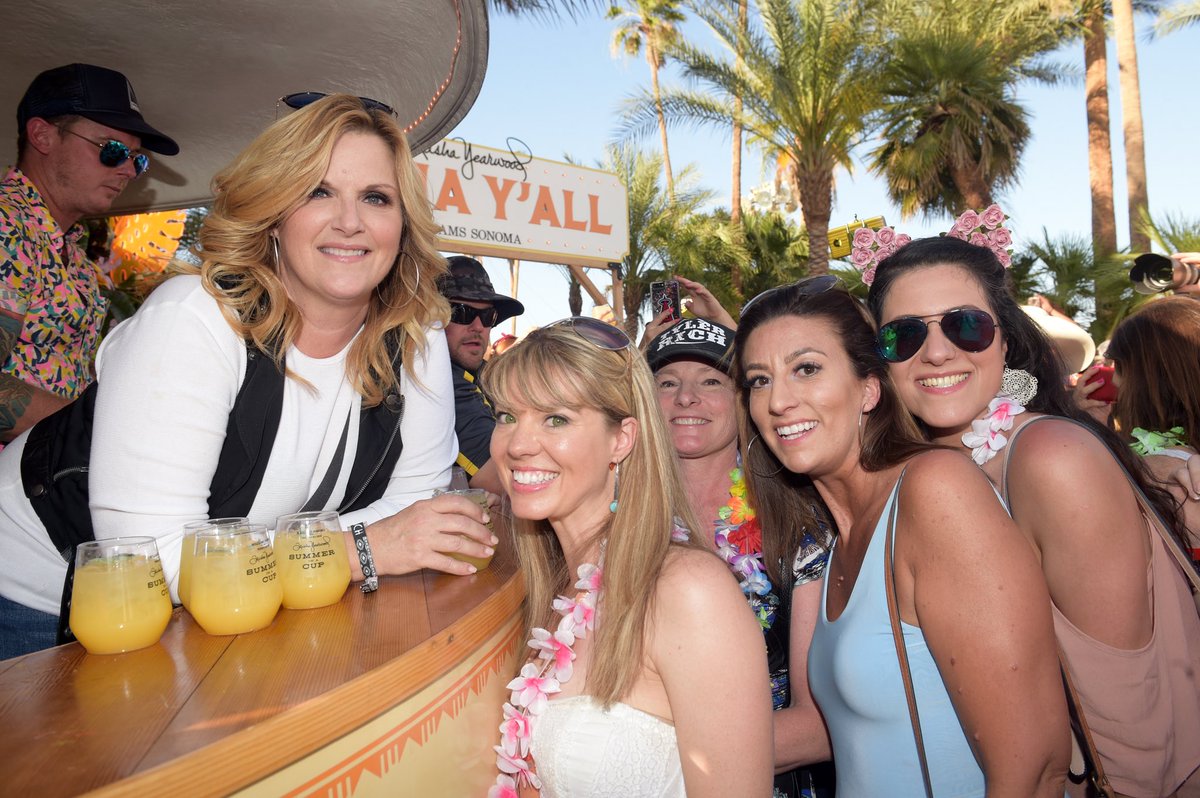 trishayearwood's tweet photo. I loved every minute of seeing all of you this weekend! Cheers to a great @Stagecoach and thanks for having a drink with me xoxo #AlohaTrisha https://t.co/QGzkpiv79v