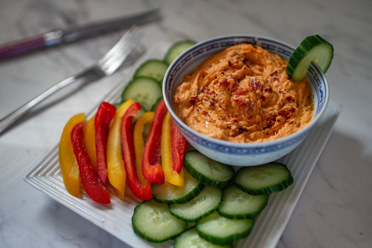 JennNauss's tweet photo. @NikkiRSharp's new book #masteringmealprep rocks. As does this hummus recipe! https://t.co/kQk6cm6HMQ