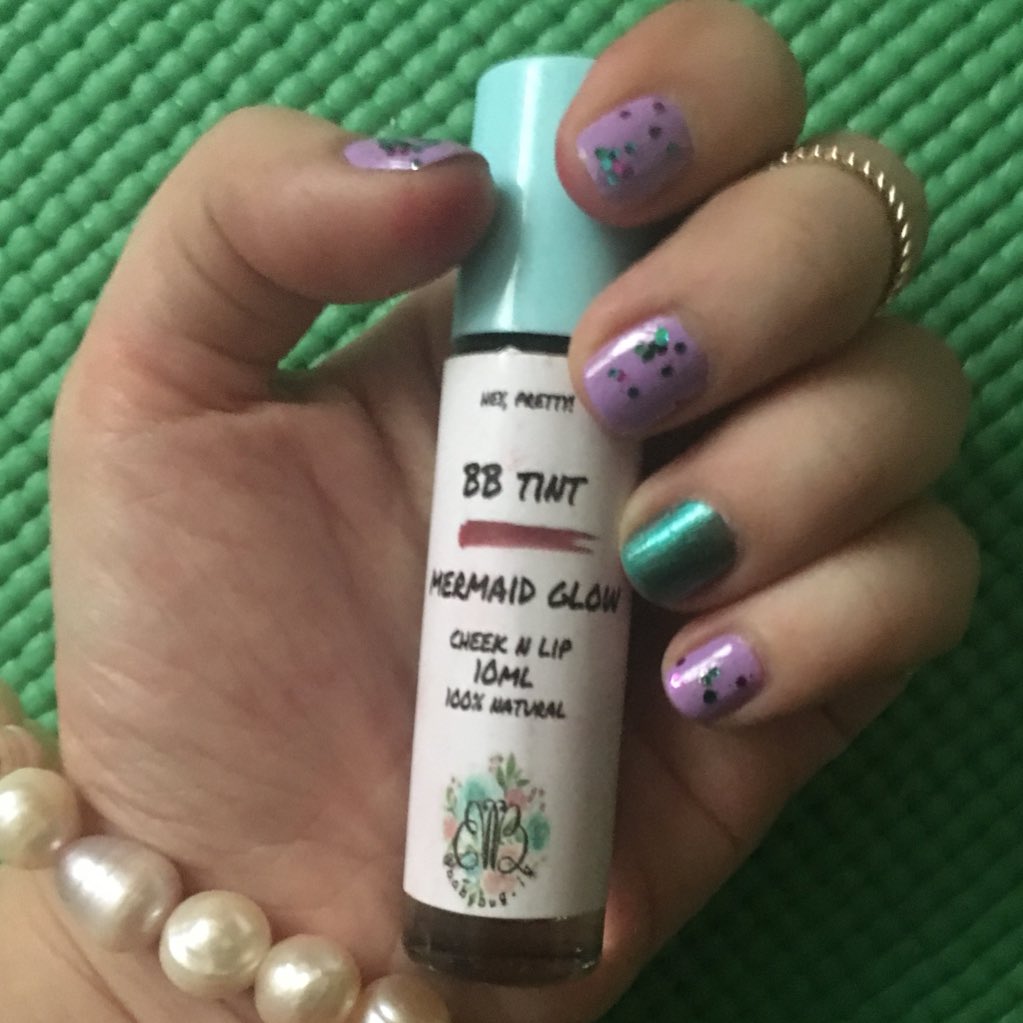 lunatala_'s tweet photo. Blue cap π
Oh bago mapuknat ang nail polish π€£
Happy Labor Day sa mga working KNs sa Pinas π
#bbtint π§π½ββοΈβ¨π https://t.co/kvMYmIryNx