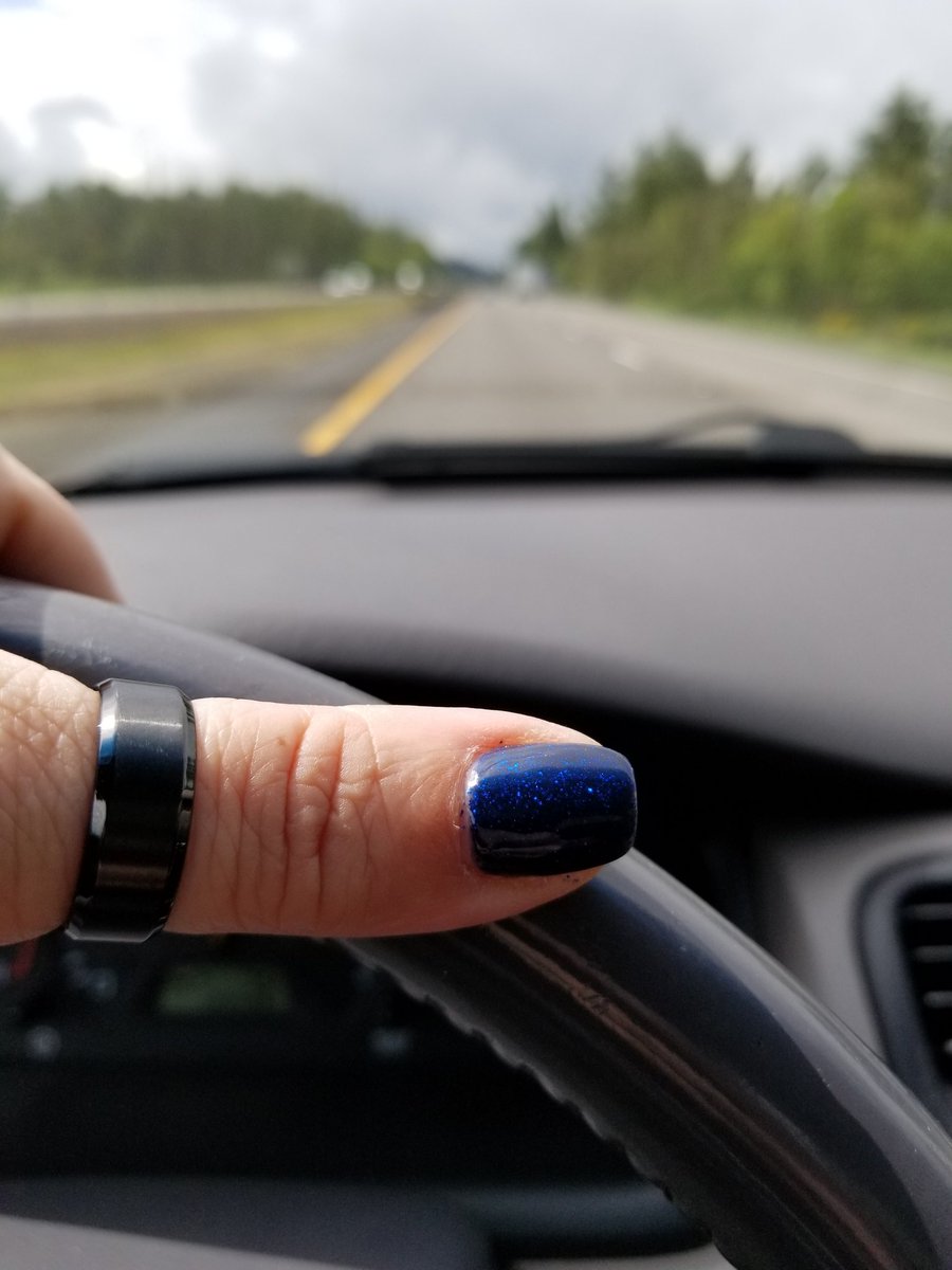 mrsteeth33's tweet photo. Freeway vacay blue glitter in the sunshine! https://t.co/QX9021sNA2