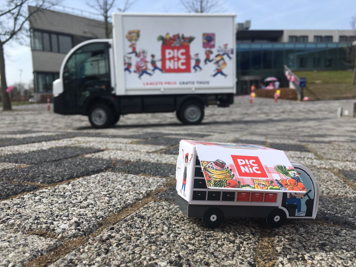 Wat is ie lief he? <3 Het Picnic autootje is nu ook te krijgen als vouwplaat! Voor twee kwartjes kan je het vinden in de app als je zoekt naar: "vouwautootje"! 😍😍😍