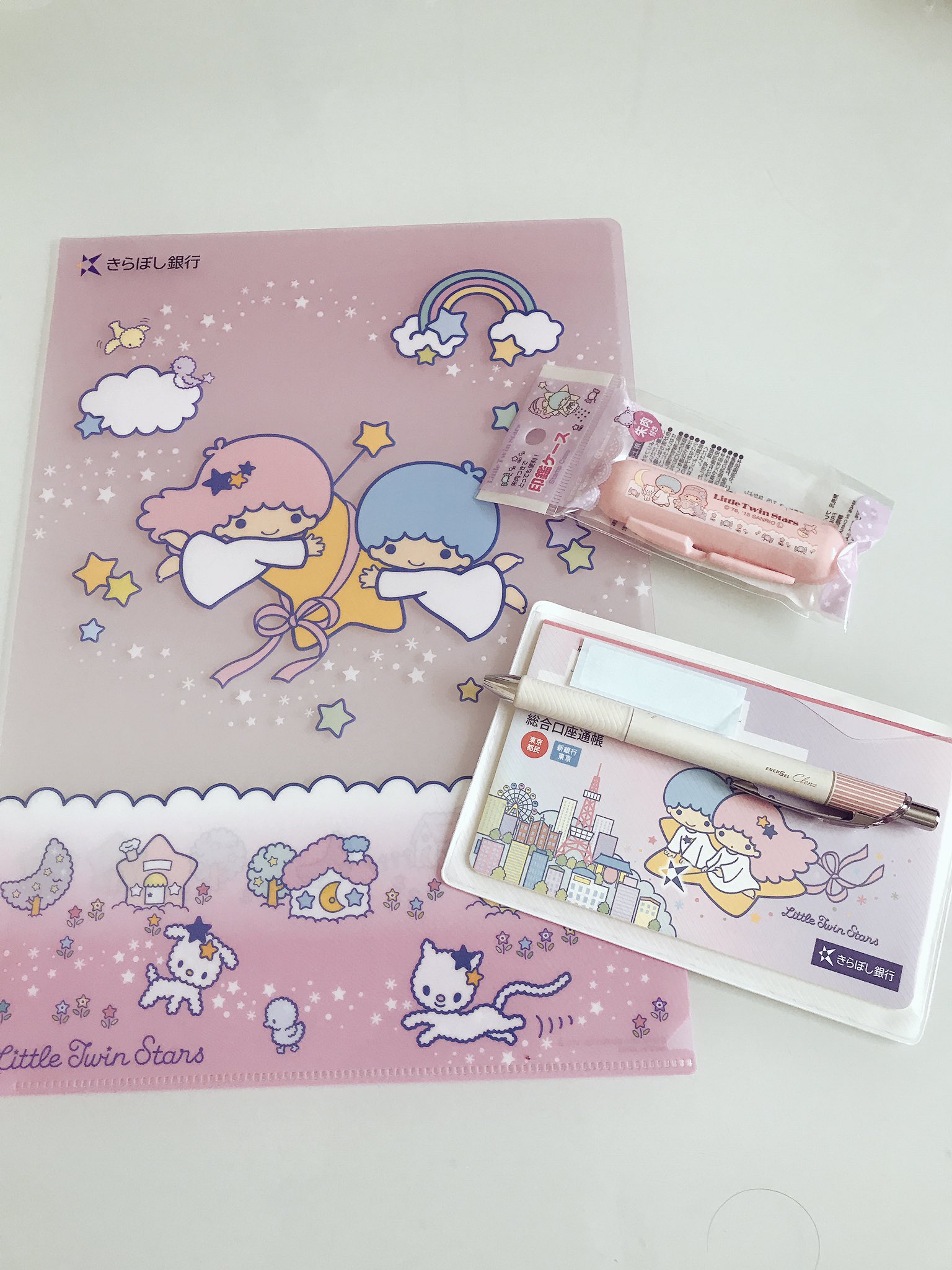 まいみ きらぼし銀行で口座作った ティッシュはもらえなかったけどクリアファイルと印鑑ケースもらった 可愛い キキララ リトルツインスターズ きらぼし銀行 T Co Die4rxwpj6 Twitter