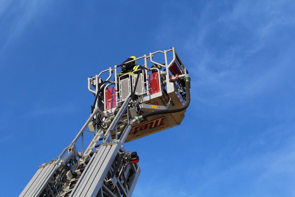 WorkHealthyAus's tweet photo. By looking at the health of your employees, we can identify if a person is suited to a role that includes working from heights. If you’d like to improve the safety of your business, contact us on 1300 734 643 to organise a Working from Heights Check today! #workhealthyaus https://t.co/XLYMllDdqc