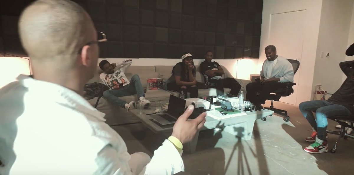 RapDirect_'s tweet image. Kanye West shares "The Making of Ye vs. The People" video: bit.ly/2HE7pUn