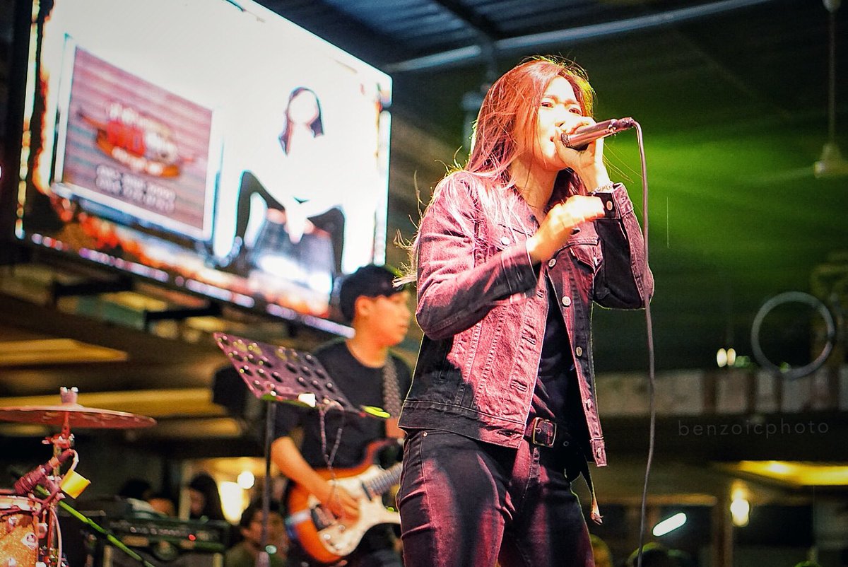 benzoicphoto's tweet photo. เมื่อวานดูเป็นผู้หญิงเซอร์ๆ แต่วันนี้อยากบอกว่าชอบเธอจะว่ารัยป่าว.. 😊💜
#Leenam #ท่าช้าง90 https://t.co/NG8zgHMQEI
