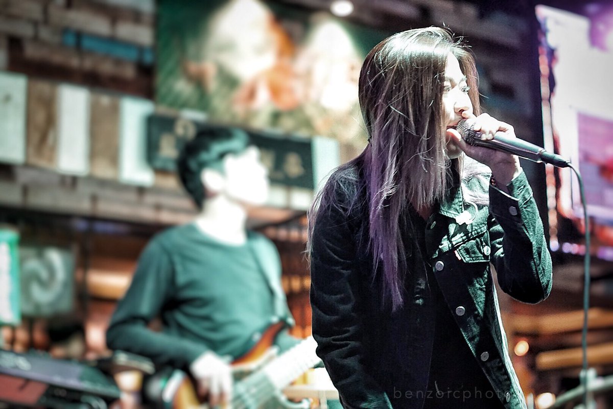 benzoicphoto's tweet photo. เมื่อวานดูเป็นผู้หญิงเซอร์ๆ แต่วันนี้อยากบอกว่าชอบเธอจะว่ารัยป่าว.. 😊💜
#Leenam #ท่าช้าง90 https://t.co/NG8zgHMQEI