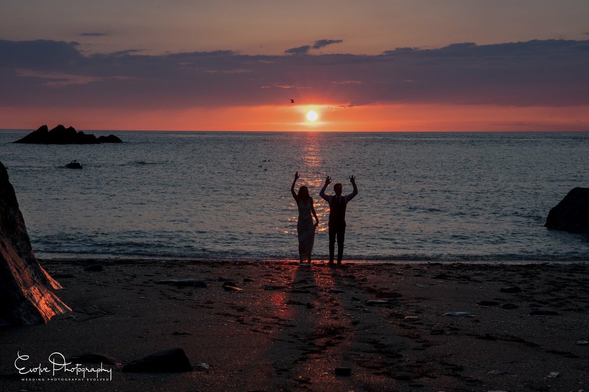 My first <a href="/tunnelsbeaches/">Tunnels Beaches</a> #wedding of 2018 &amp; they supplied us with a #ndevon sunset #tunnelsbeaches #WeddingVenues #WEDDINGPHOTOGRAPHY