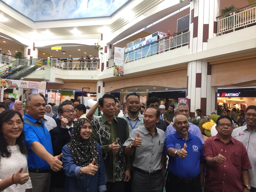 Jabatan Perikanan On Twitter Majlis Perasmian Program Promosi Jualan Hasil Tani Disempurnakan Oleh Yg Bhg Ds Ismailbakar60 Di Aeon Wangsa Maju Https T Co Sy5tbtbewb