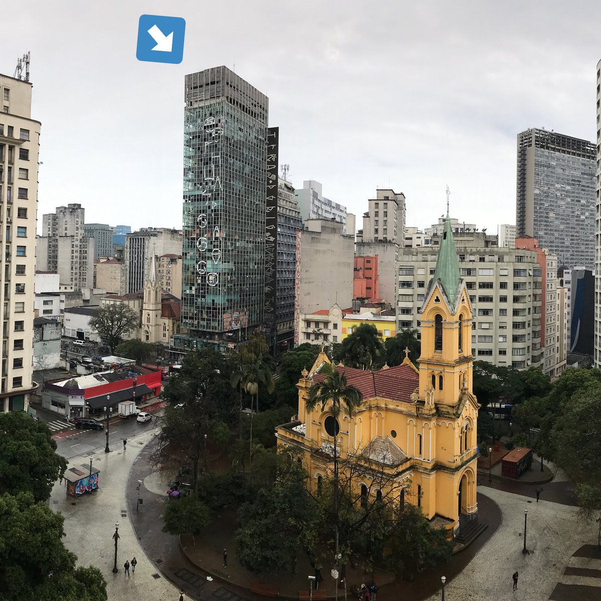 camilamoraes's tweet photo. Que Deus olhe pelas pessoas que estavam no prédio que pegou fogo e na sequência desabou, no Centro de São Paulo. Não estava completamente ocupado, mas o prédio era enorme 😔 #Paissandu https://t.co/x6NxUrBqMf