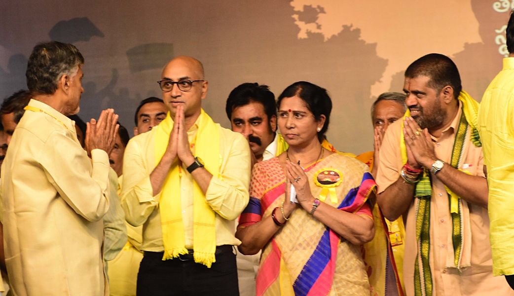 JayGalla's tweet photo. “Nammaka Droham-Kutra Rajakiyam pye Dharma Poratam”. The blatant betrayal &amp; conniving politics of BJP where exposed. Few moments at the public meeting at Tirupati. https://t.co/r8ypC0QeLh