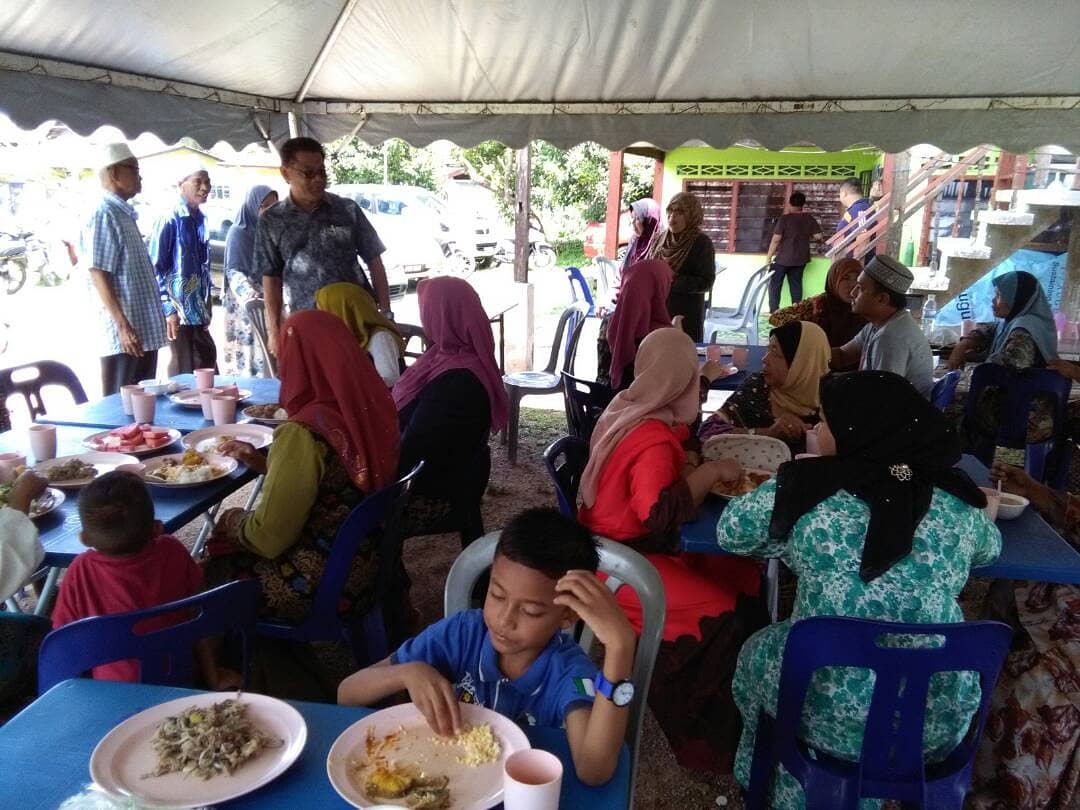FOBNKEDAH's tweet photo. Calon BN DUN Bukit Lada turun ke Kg pulau,kg jabi,,kg lanjut,,kg lancok tok leed kg bukit &amp; kg budi untuk berjumpa pengundi di kawasan beliau.
#JomUndiBN https://t.co/ei0Biprfe7