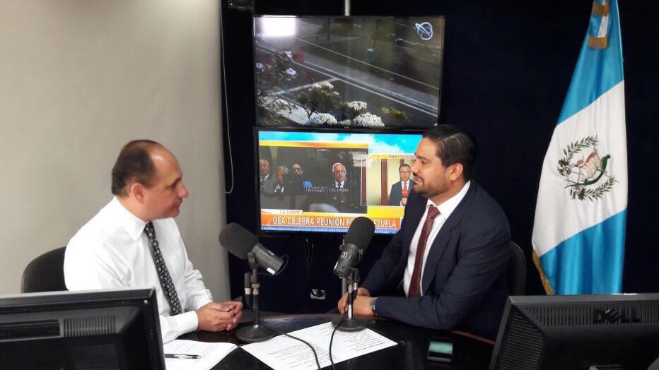 MINTRABAJOGuate's tweet photo. Viceministro de Trabajo, Francisco Sandoval, expone en radio @sonora969 la importancia de la instalación de la Comisión Nacional Tripartita de Relaciones Laborales y Libertad Sindical, #CONALIS, que permitirá consensos entre los sectores laboral, trabajador y Gubernamental. https://t.co/RFH0SUiXjn
