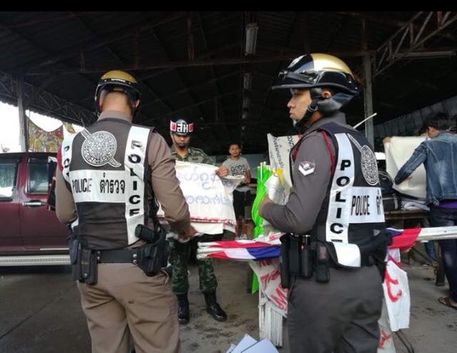 Reaproy's tweet photo. The face of #Thailand's discriminatory, rights abusing policies towards migrant workers from #Myanmar, #Cambodia &amp; #Laos - harassment, road block &amp; search &amp; confiscating banners from #MWRN on their way to #MayDay2018 march in #Bangkok. Give migrants right to form trade unions now https://t.co/ln7xZDWxZb