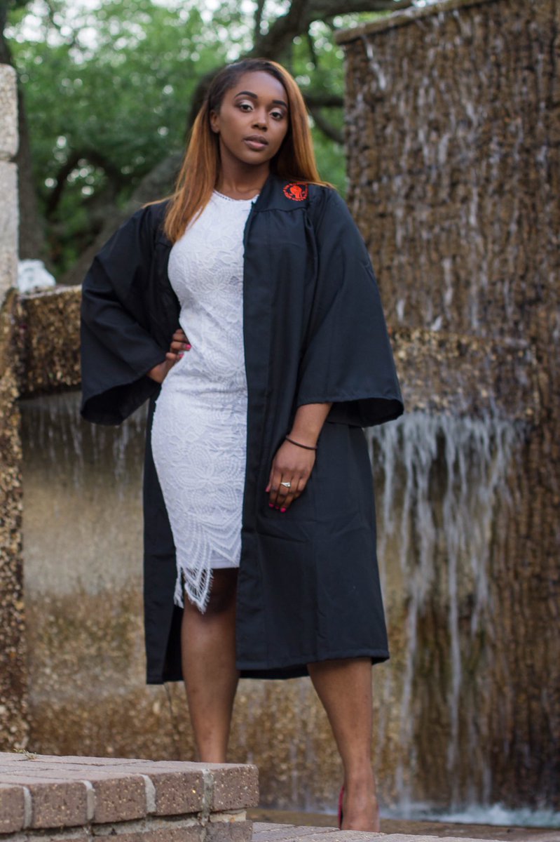 JaayyLove_'s tweet photo. 2 years to get my associates degree, another 2 to get my bachelors! Nothing but working my ass off.. volunteering, 100+ community service, 3 organizations, 2 jobs, trying to balance having a social life, while having to pass all classes. No more stressing, I made it 🧡 #shsu https://t.co/pT9kMmblvH