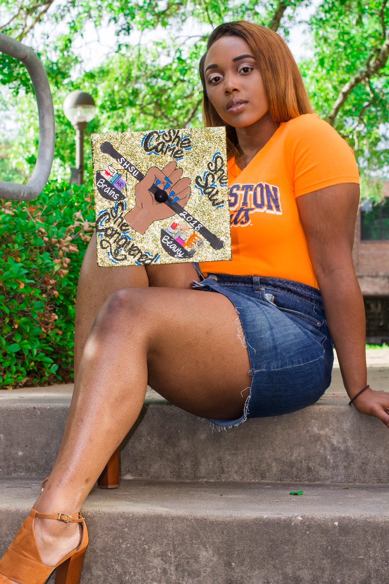 JaayyLove_'s tweet photo. 2 years to get my associates degree, another 2 to get my bachelors! Nothing but working my ass off.. volunteering, 100+ community service, 3 organizations, 2 jobs, trying to balance having a social life, while having to pass all classes. No more stressing, I made it 🧡 #shsu https://t.co/pT9kMmblvH