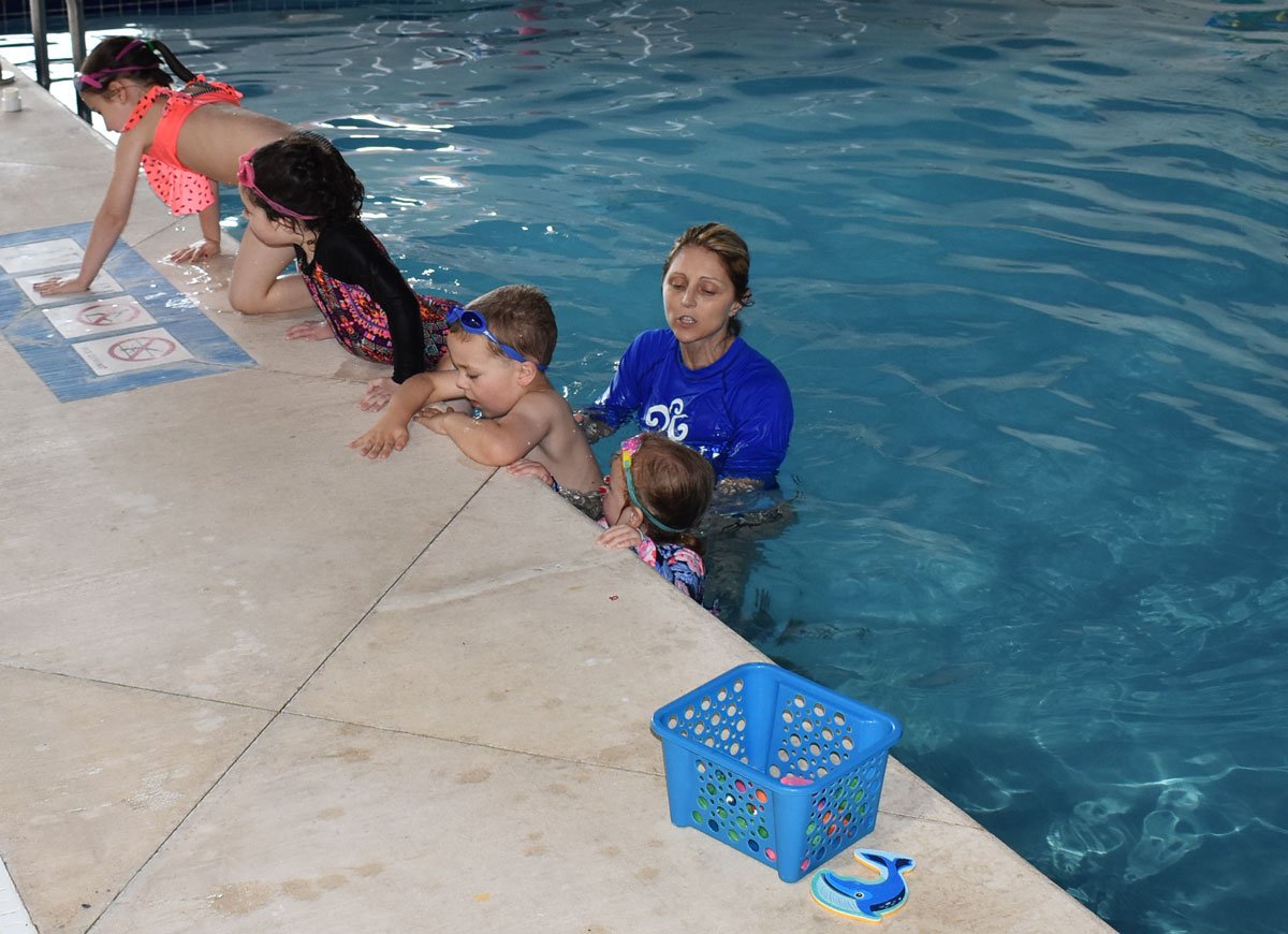 SplashSwimWell's tweet photo. (2018 Spring 2 Swim Session) Preschool Level 3/School Age Level 2 with Owner Kimberly! Great work, kids! 😀👍 (3 of 3) #SplashMequon #SwimLessons #WaterSafety #SurvivalSkills https://t.co/c16XAQg4Xv
