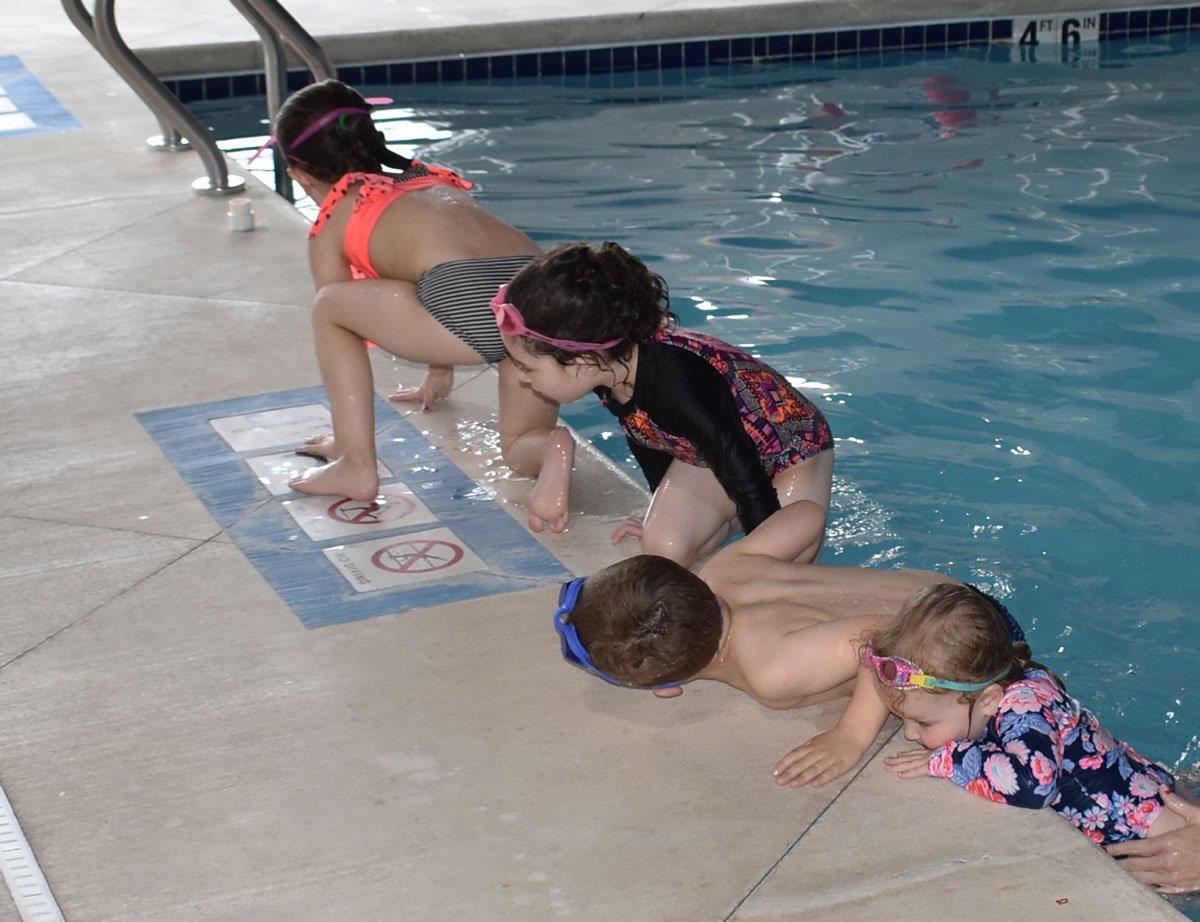 SplashSwimWell's tweet photo. (2018 Spring 2 Swim Session) Preschool Level 3/School Age Level 2 with Owner Kimberly! Great work, kids! 😀👍 (3 of 3) #SplashMequon #SwimLessons #WaterSafety #SurvivalSkills https://t.co/c16XAQg4Xv