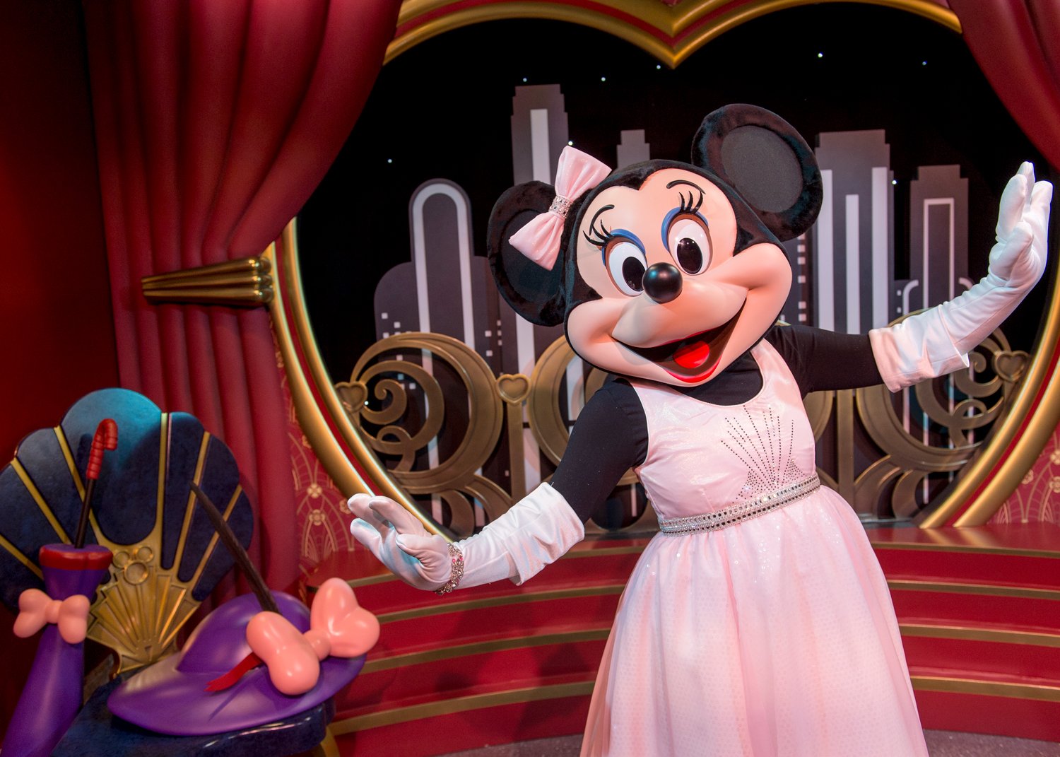 ディズニー公式 5月1日は ディズニーハリウッドスタジオ がオープンした日 ハリウッド全盛期の雰囲気を体験できるテーマパーク 本格的なミュージカルやスタントショー 車型のダイニングブースで映画と食事を楽しめる他 心躍る楽しみがいっぱい ディズニー公式 5月1日は ディズニーハリウッドスタジオ がオープンした日 ハリウッド全盛期の雰囲気を体験できるテーマパーク 本格的なミュージカルやスタントショー 車型のダイニングブースで映画と食事を楽しめる他 心躍る楽しみがいっぱい