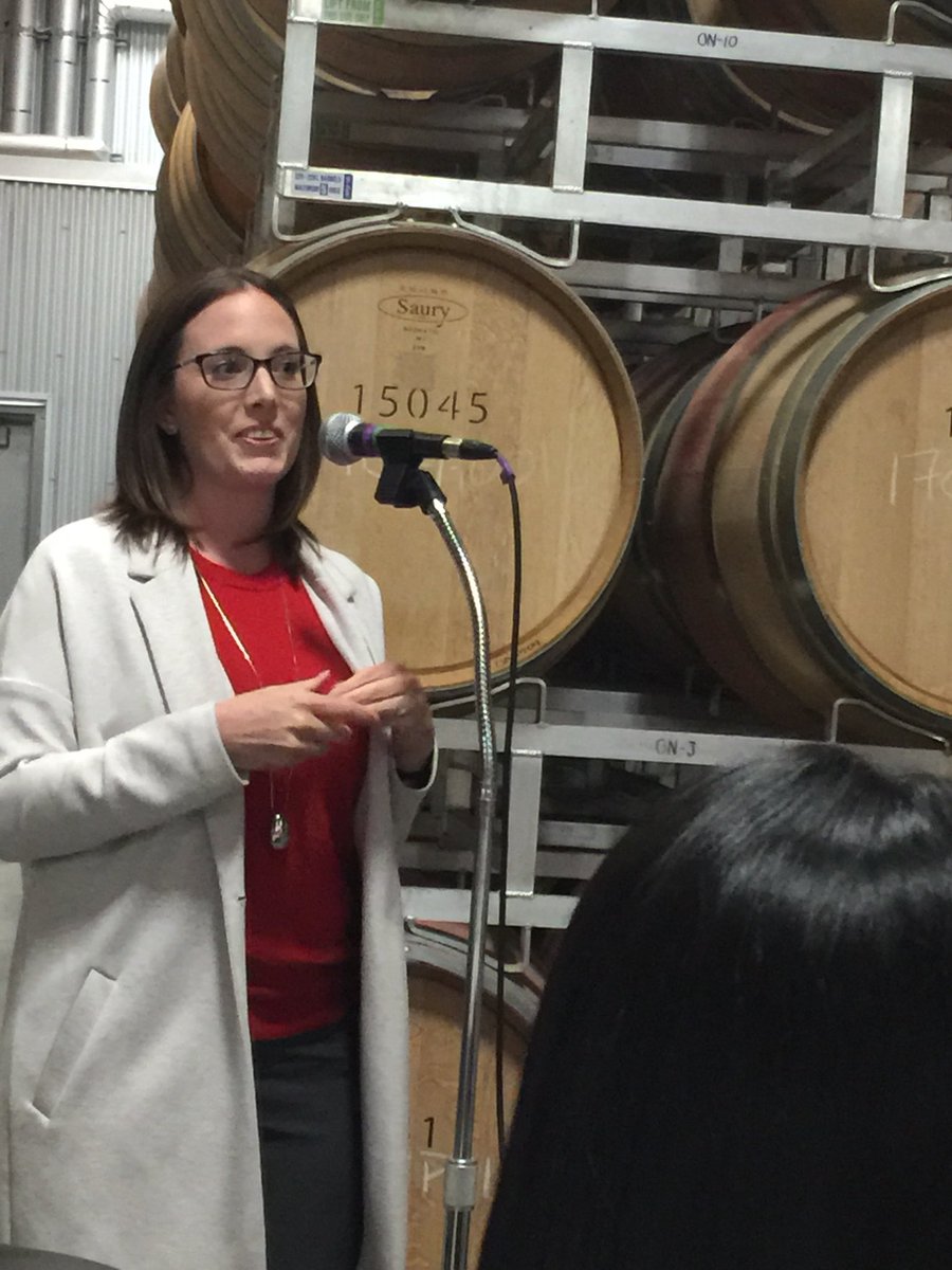 foodwinewriters's tweet photo. A true profesh, Lindsay Kelm of @Quails_Gate introducing us to Lucy’s Block Rosé #bcwinemonth #chefmeetsbcgrape 2nd course by Roger Sleiman at @chef_sleiman https://t.co/qOZM2QP1UU