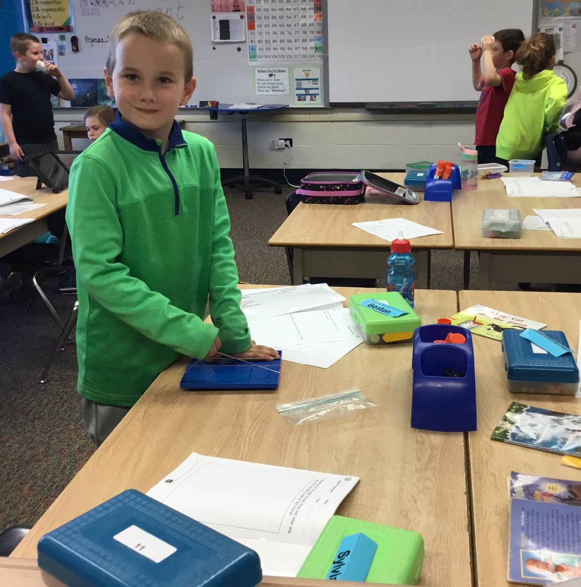 ChipGrover's tweet photo. Mrs. Grover’s first graders experimented with sound using metal pie plates, paper cups and strings, and rubber band guitars!  #ncecsd #northinnovates @NorthCreekElem https://t.co/HbEuEigiip
