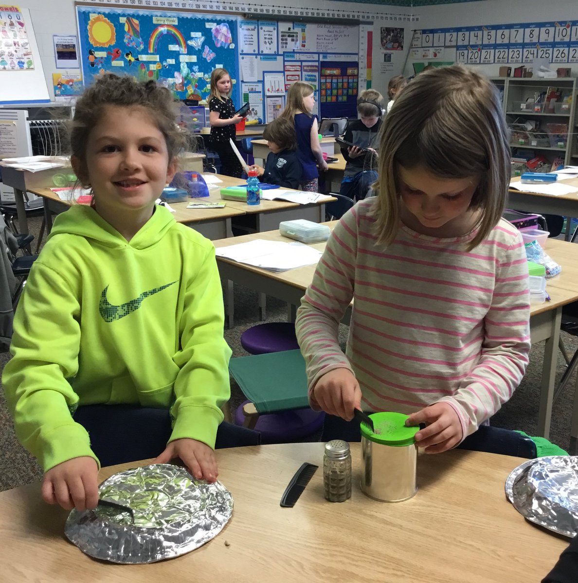 ChipGrover's tweet photo. Mrs. Grover’s first graders experimented with sound using metal pie plates, paper cups and strings, and rubber band guitars!  #ncecsd #northinnovates @NorthCreekElem https://t.co/HbEuEigiip