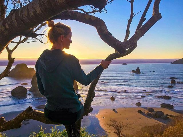 California sunsets with <a href="/adventure/">ADVENTURES IN WONDERLAND</a>.k 🌻 Where's your favorite sunset spot? #CoastTrekkers instagram.com/p/BiOBAZzHdCe/