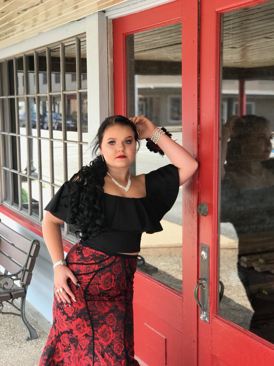 _kenna_01's tweet photo. Prom 2k18 💋 https://t.co/Nyf4Juh06m