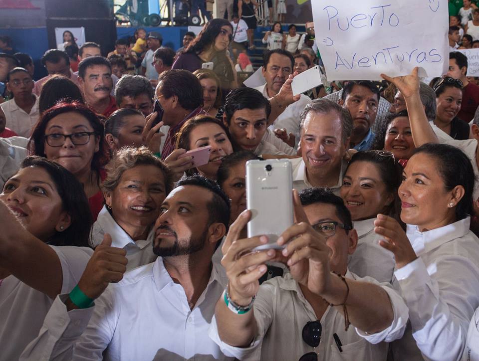 aurelionuno's tweet photo. Magnífica jornada para nuestro candidato @JoseAMeadeK en #QuintanaRoo. Gracias a todos quienes hoy se dieron cita para apoyar a quien, con todo su apoyo, será nuestro próximo Presidente. #VamosAGanar #MeadePresidente https://t.co/IxKLx3c9M5