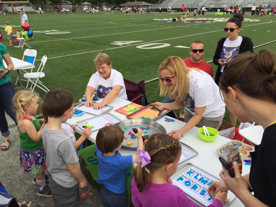 HooverARLisa's tweet photo. A FREE event for children 5 and under! Literacy Night Under the Lights!  Register now at https://t.co/hTudbmJx8C LOTS of free giveaways and resources! Visit our website: https://t.co/6rb3QyyoKK https://t.co/injO2JCAuz