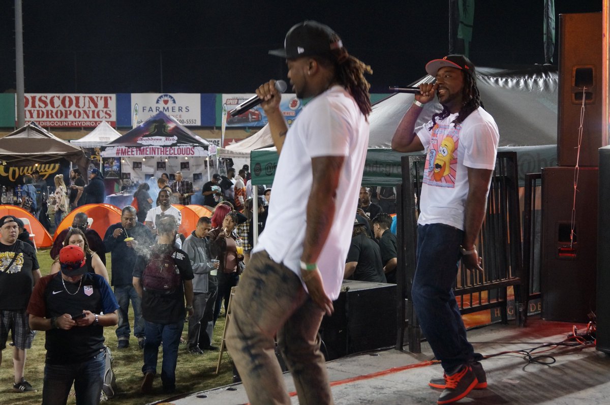 dreadbang's tweet photo. Dread Bang doing what they do best
photo: @Mxm_Duce
#dreadbang #slactavis #cali #live #tour #tourlife #terps #dabs #ganja #maryjane #cbd #hiphop #music #rap #photooftheday #twitter #repost https://t.co/QWT0xhMC8G