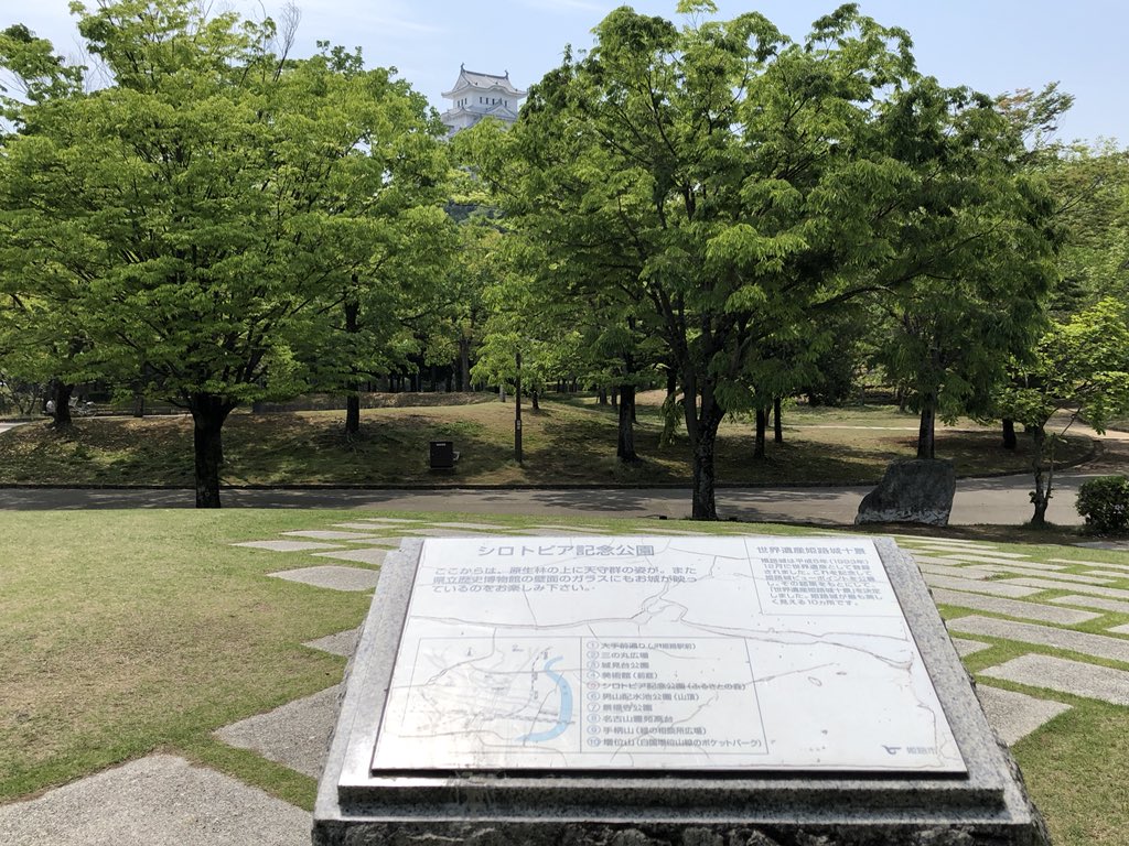 Lala 姫路 シロトピア記念公園 ガラス壁面の姫路城が大型スクリーンに映し出された様に見える Lala 姫路 シロトピア記念公園 ガラス壁面の姫路城が大型スクリーンに映し出された様に見える