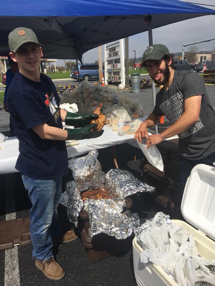 AcaciaMU's tweet photo. As Acacians we keep ties with our roots in the Masonic brotherhood. On our 4th day of service, we assisted the local Masonic lodge to run a chicken bbq at Stauffers of Kissel Hill. Not only did we package chicken dinners (delicious), but we also provided free window washes! https://t.co/FIUREDSstL