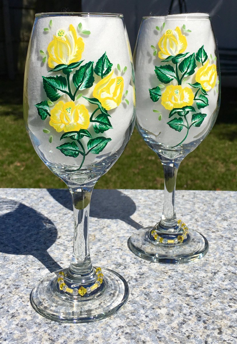 ipaintitpretty's tweet photo. June birth flower-the rose https://t.co/E8YMWZKK39 #yellowroses #junebirthflower #mothersdaygift #junebirthdaygift #paintedwineglasses #birthdaygift #juneweddinggift #bridalshowergift https://t.co/zm6EyqAUvu
