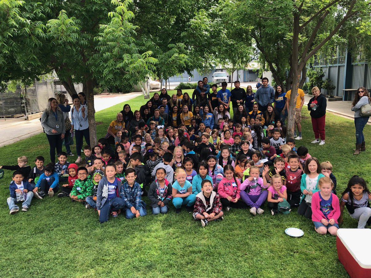 exeterffa's tweet photo. Kindergarteners from Rocky Hill had a blast touring the farm today and participating in different activities. The kids got to have hands-on fun while learning a lot of cool facts about agriculture! Thank you to everyone who helped make today a success. #exeterffa https://t.co/7NWazdIgxr