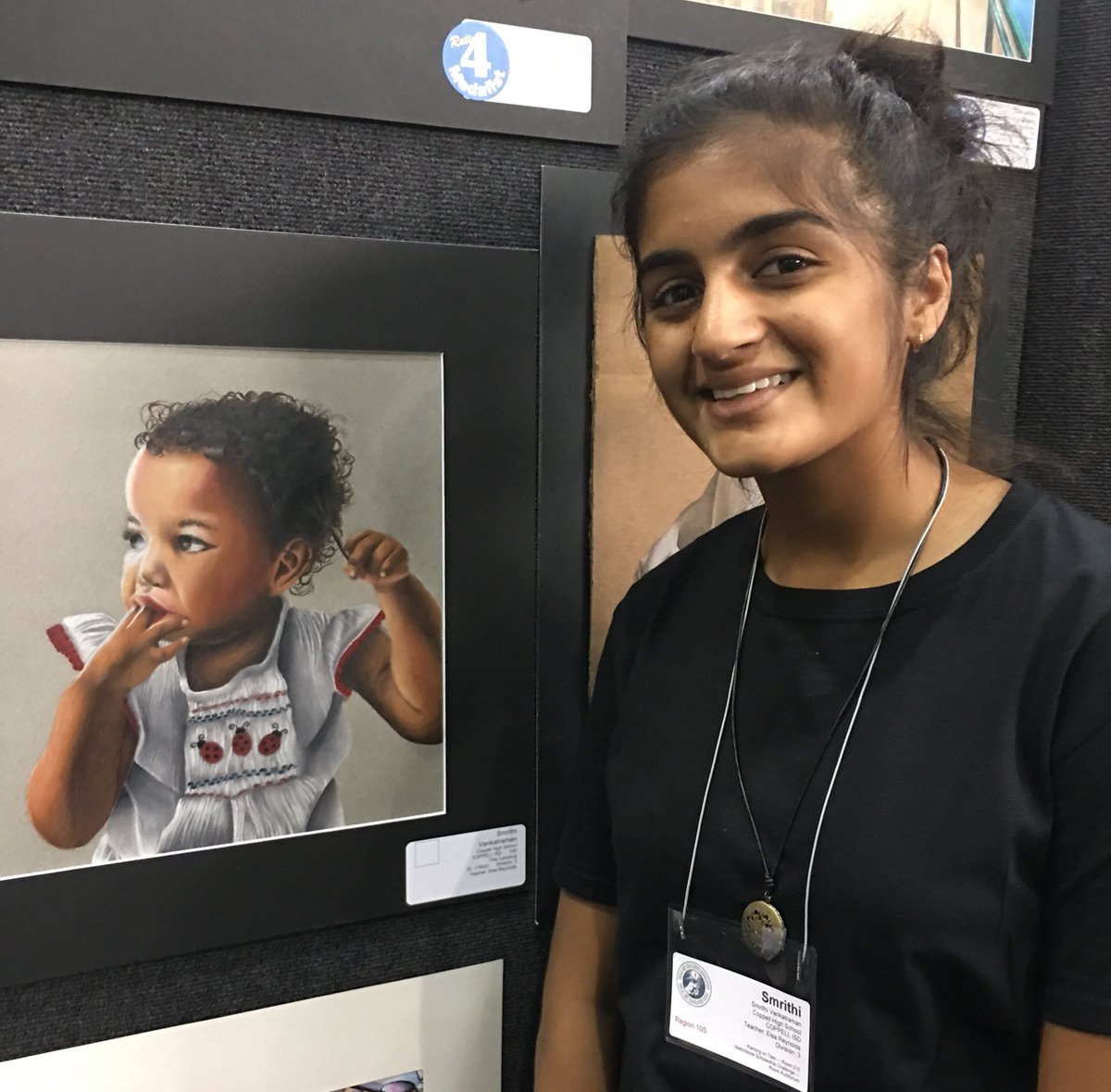 MrsReynoldsArt's tweet photo. Smrithi with her beautiful Colored pencil portait at #stateVASE2018 #chsART #cisdART https://t.co/Yl8zp2Rb15