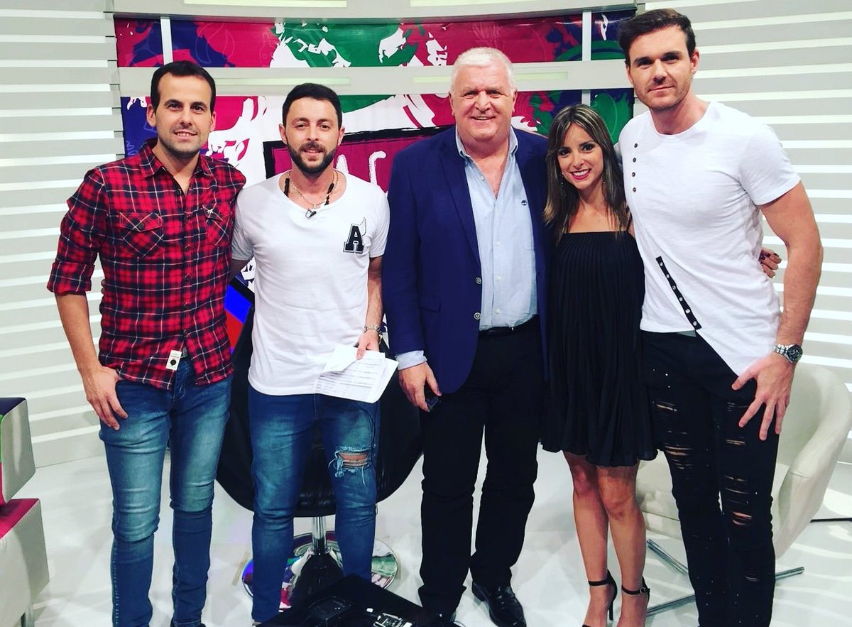 oscarbelo's tweet photo. Gracias GENIO @sonsolesgol por estar en @hachaytizatf y romperla toda!!! GRACIAS TOTALES @OrsobiancoS por la ropa #LookOrso🐼 #vamospormas💪💪💪 @diegomiranda07 @nadiafumeiro @jptaibo27 https://t.co/NIDW4Cx6cs