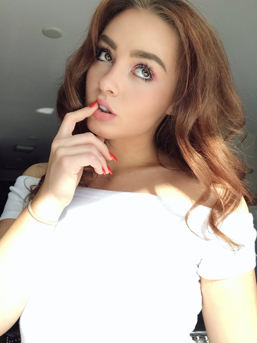 OnlyAlphaAngel's tweet photo. Admiring from afar just isn’t enough for you when I look like this, 

and you have to think about me, 

all day long. https://t.co/ybTI8EHpJA