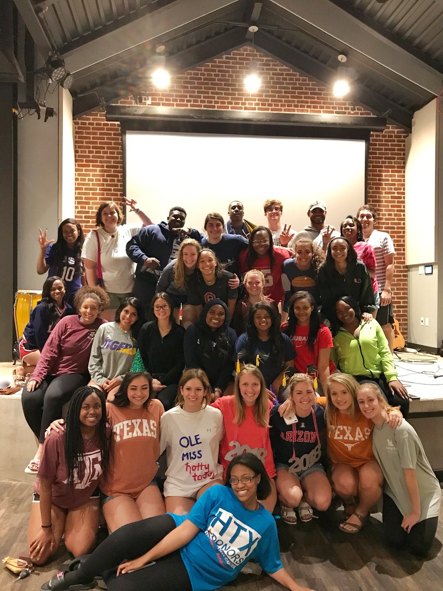 lamar_yl's tweet photo. What a night. We love the Class of 2018! The senior video can be found at https://t.co/iIYtG63NHr #seniors #lastclub #bestclub #younglife https://t.co/E03mqavtgX