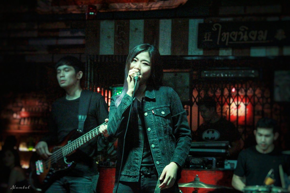 Littlecatspy's tweet photo. ยักคิ้วหลิ่วตาให้สาวๆ 😏 #Leenam https://t.co/jrL30749YS