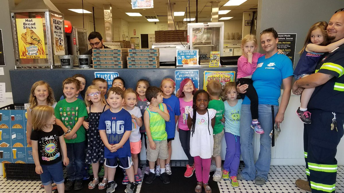 Room2RocksTRPS's tweet photo. Field trip day for room 2.  Had a great walk and got pizza!!! Then a wonderful picnic!!! @Room2RocksTRPS  #excellencebeginsTRPS https://t.co/BddjqMPfNS