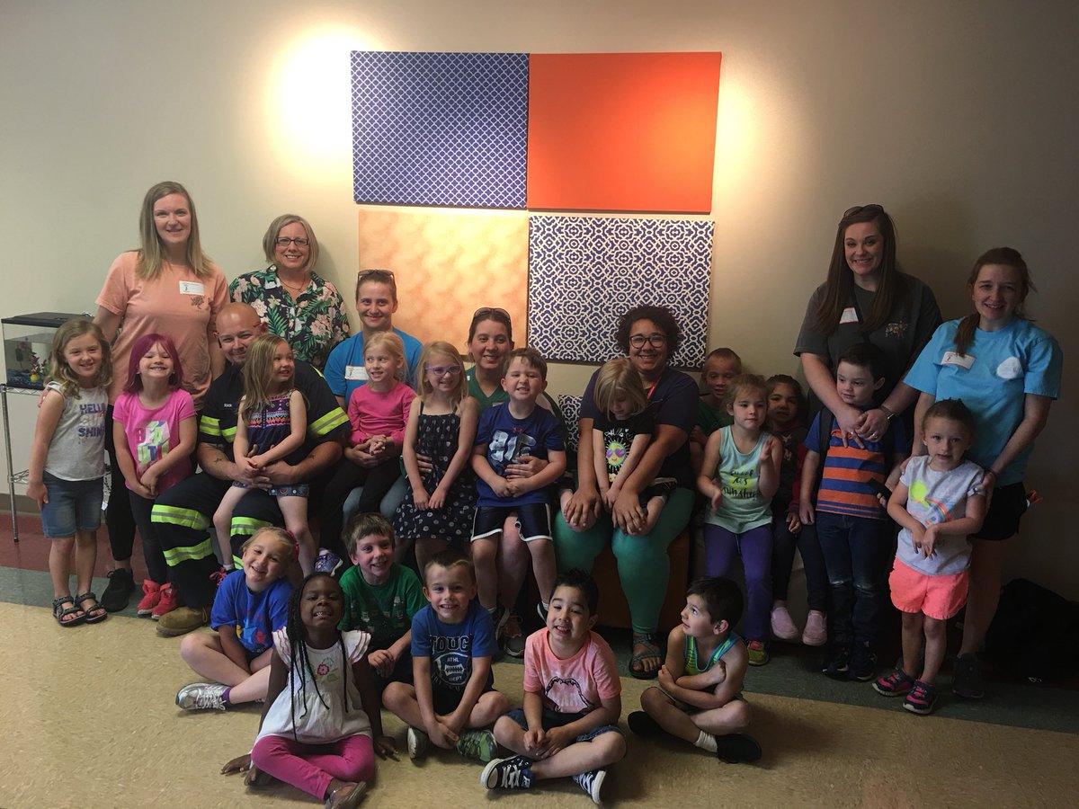 Room2RocksTRPS's tweet photo. Field trip day for room 2.  Had a great walk and got pizza!!! Then a wonderful picnic!!! @Room2RocksTRPS  #excellencebeginsTRPS https://t.co/BddjqMPfNS