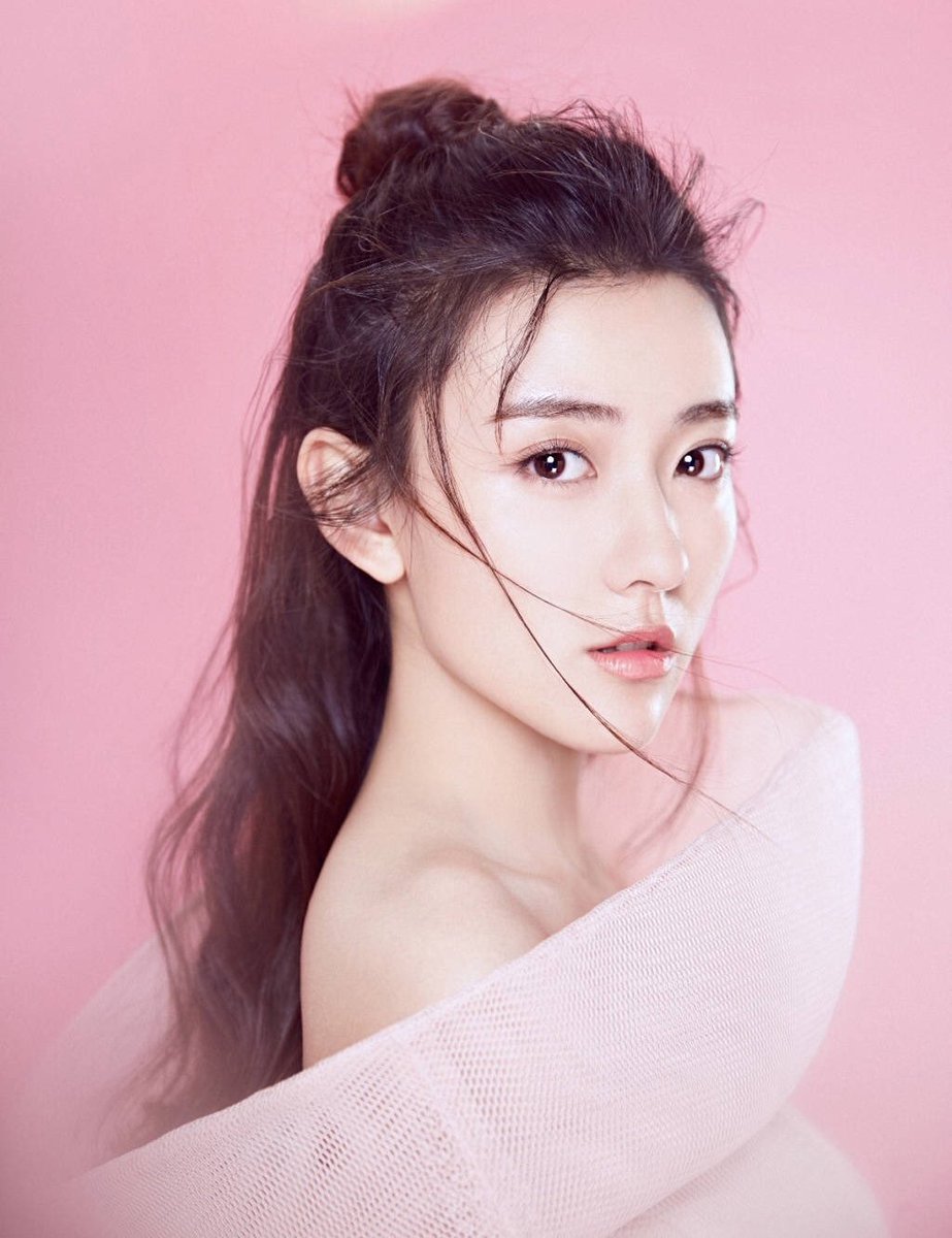 새로 리메이크하는 드라마 절대쌍교 공계에 올라온 공식 여주 캐스팅 발표. 소문대로 그 여배우들. 소어아의 연인 소앵 역에 쌍세총비 여주인공이였...