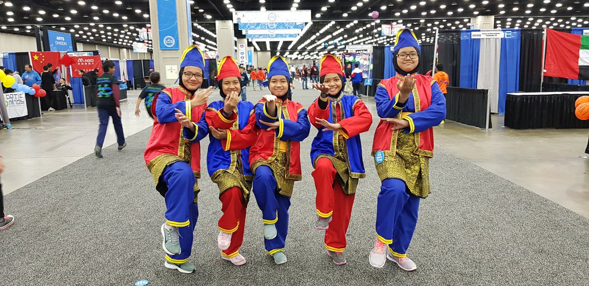 seto_khir's tweet photo. DRAX 7 representing Malaysia &amp; Sekolah Tun Fatimah @STFJB in #VEXWorlds2018 https://t.co/FEOUT4t8Vl