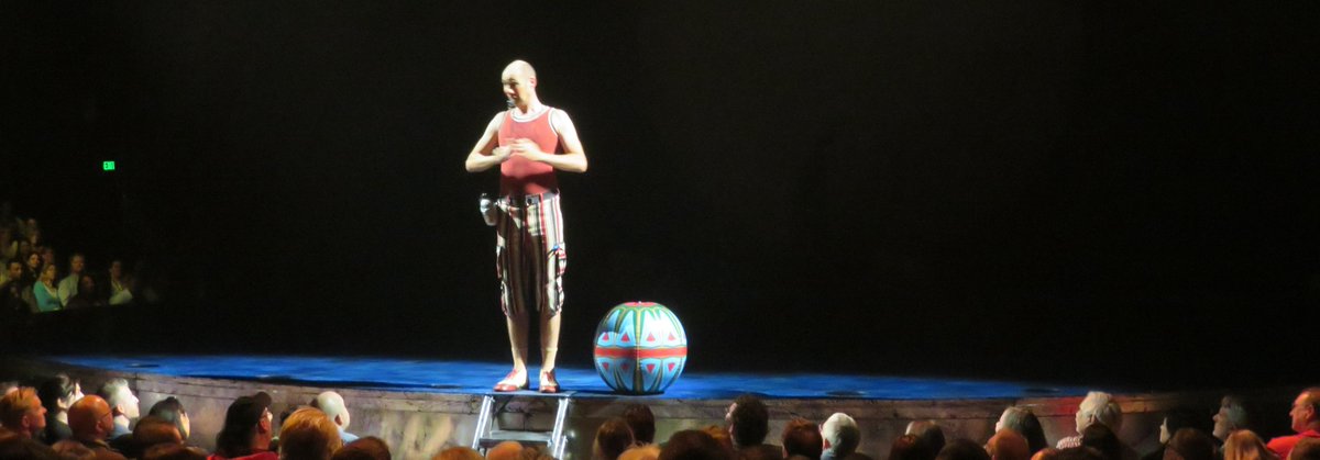 Lobby4You's tweet photo. Best conversation without words. @cirque #luzia @TysonsGalleria @foolkoller #erickoller #foolkoller #CirqueDuSoleil #clown #whistlewhileyouwork #funny #laughter #joy https://t.co/2nOwT6CJfU