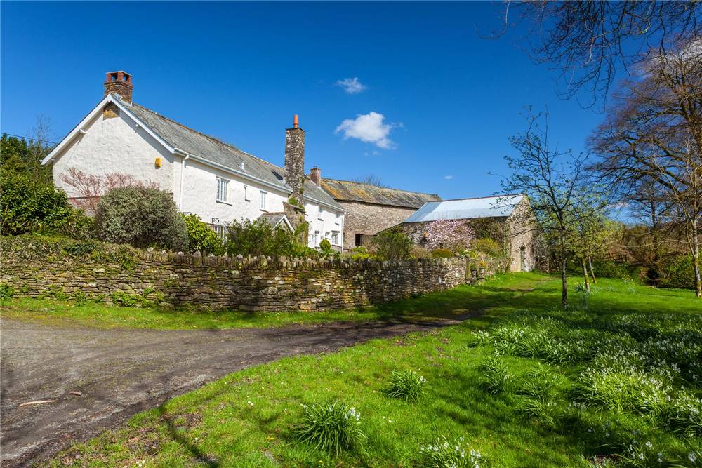JSNorthDevon's tweet photo. #Devonproperty for sale #StokeRivers, Near #Barnstaple #Devon
A south facing, detached period #farmhouse with a range of stone barns, located near to #ExmoorNationalPark. Guide Price Of ยฃ795,000.
View: https://t.co/r5mKk9SQGK
#NorthDevon #JacksonStops #Rightmove https://t.co/DQl6WLadj8